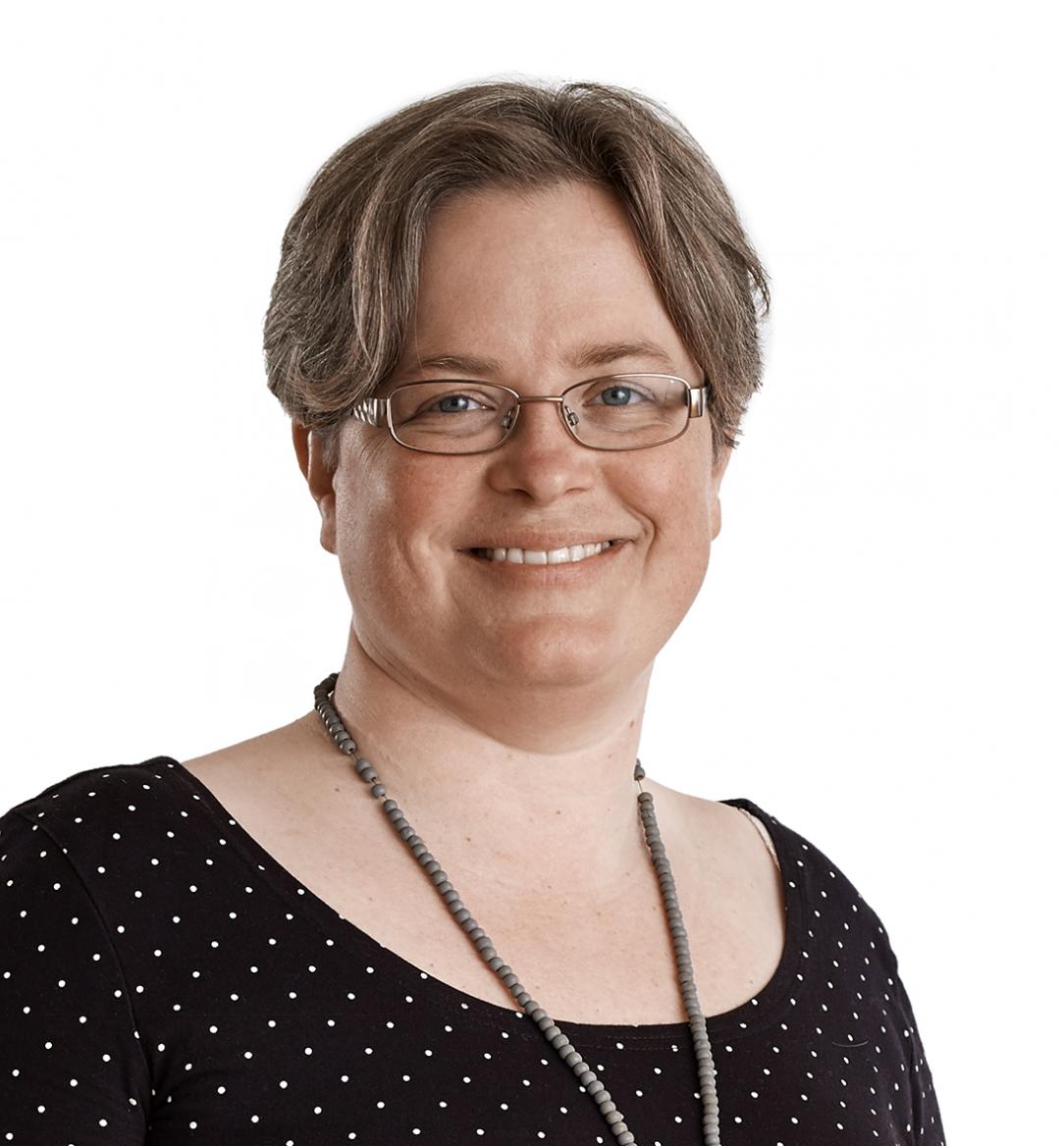 Emma Holmström, Rise har 5 års erfarenhet av arbete inom området teknisk renhet, främst partikelrenhet hos komponenter inom fordonsindustrin. Arbetar med teknisk renhet, partikelanalys av komponenter från fordonsindustrin samt mikroplastanalys och då främst fibersläpp från olika typer av material och utrustningar.