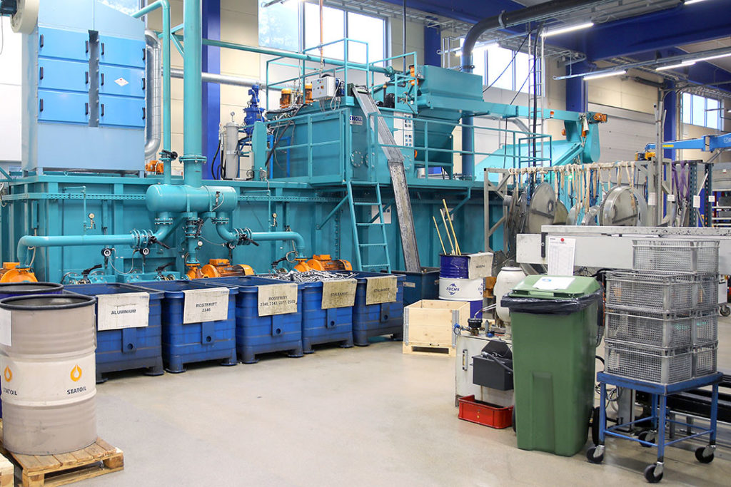 I Bufab Lanns återvinnings- och återanvändningssystem separeras olja och spånor av olika material.