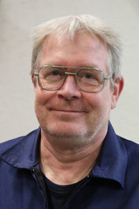 Pär Göthberg jobbar som svarvare och fräsare, tillverkar hjulaxlar och hjul i både plast, rostfritt och svartstål, samt alla specialgrejer som är i små serier. 